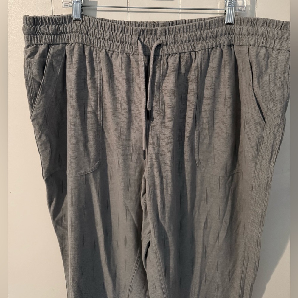 ATHLETA - Farallon Printed Jogger Pant Gray, Size 22 - Picture 3 of 8